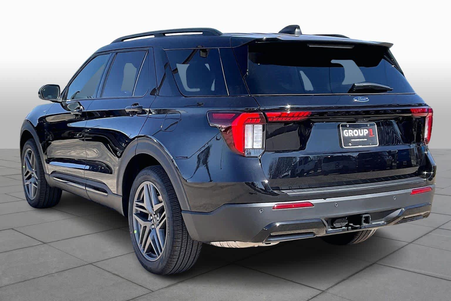 New 2026 Ford Explorer ST-Line w/ ST-Line Street Pack image 12