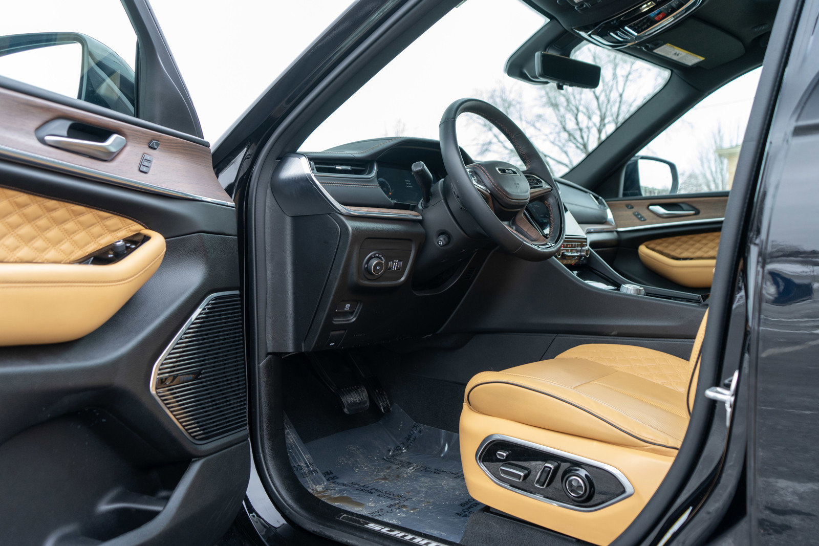 Used 2024 Jeep Grand Cherokee Summit w/ Adv Protech Group IV image 15