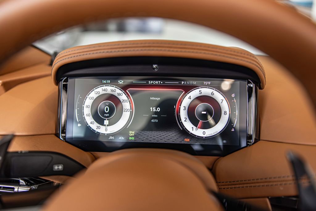 Used 2025 Aston Martin DB12 Convertible image 24