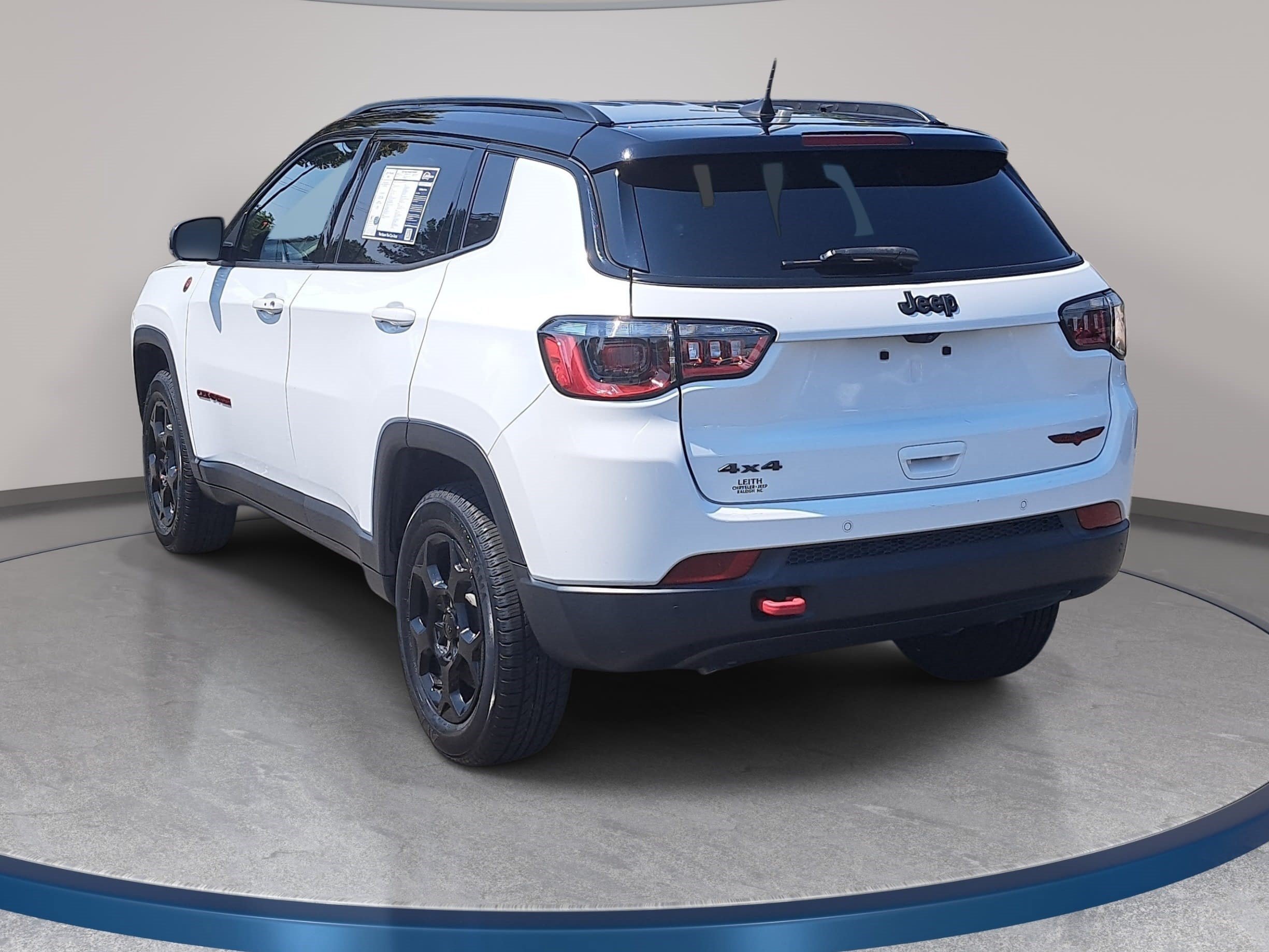 Used 2023 Jeep Compass Trailhawk AWD/4WD image 7