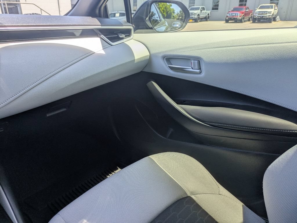Used 2025 Toyota Corolla SE FWD image 16