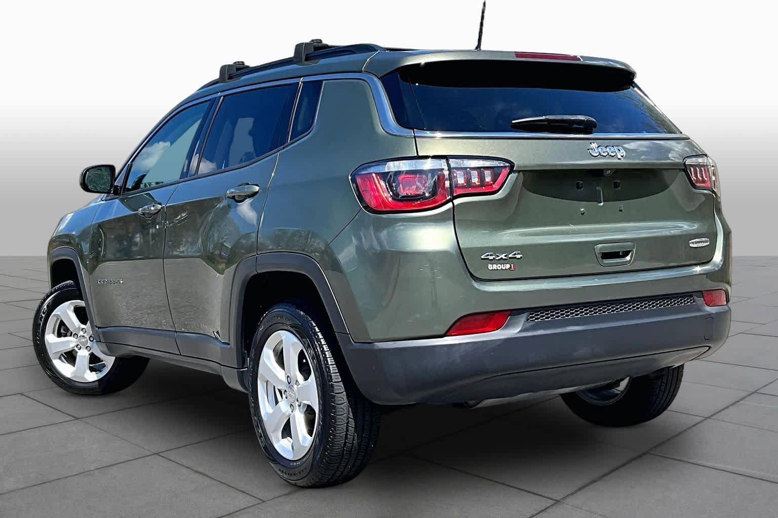 Used 2018 Jeep Compass Latitude AWD/4WD image 12