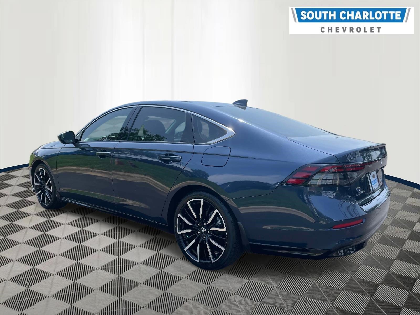Used 2025 Honda Accord Touring image 6