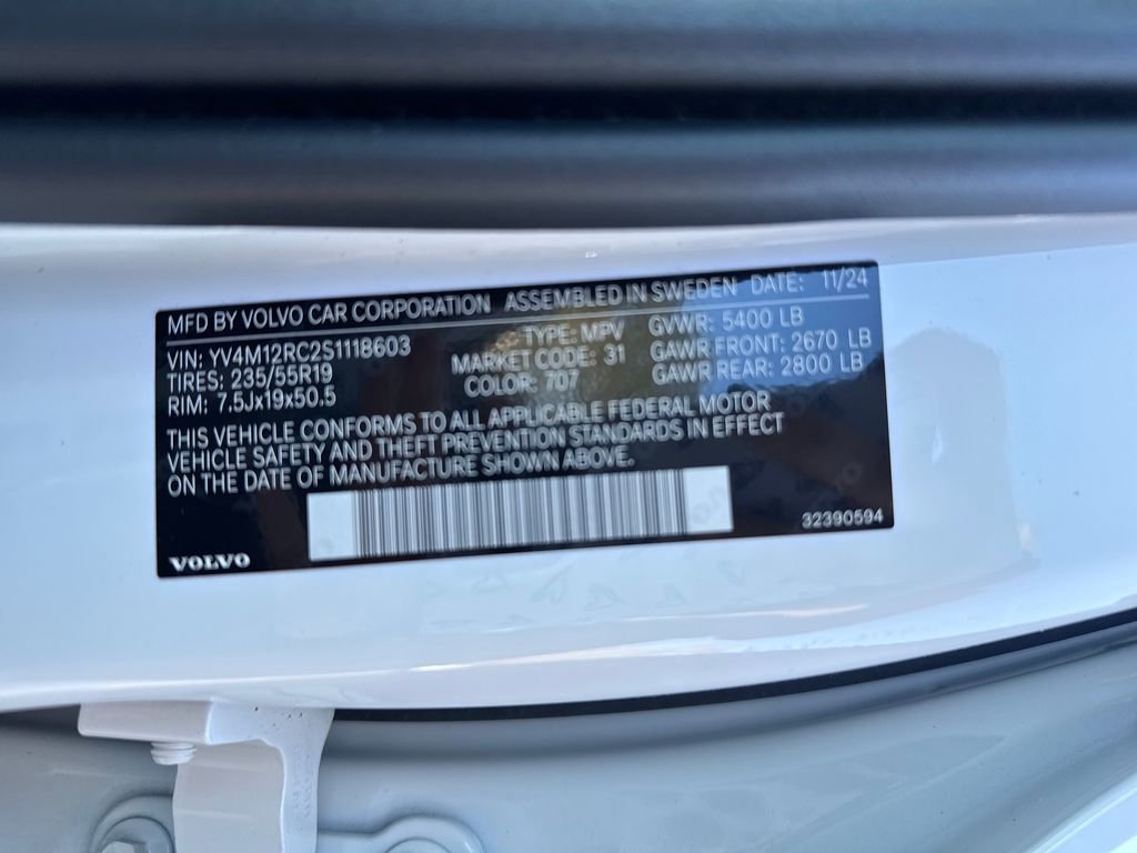 Certified 2025 Volvo XC60 B5 Plus image 34