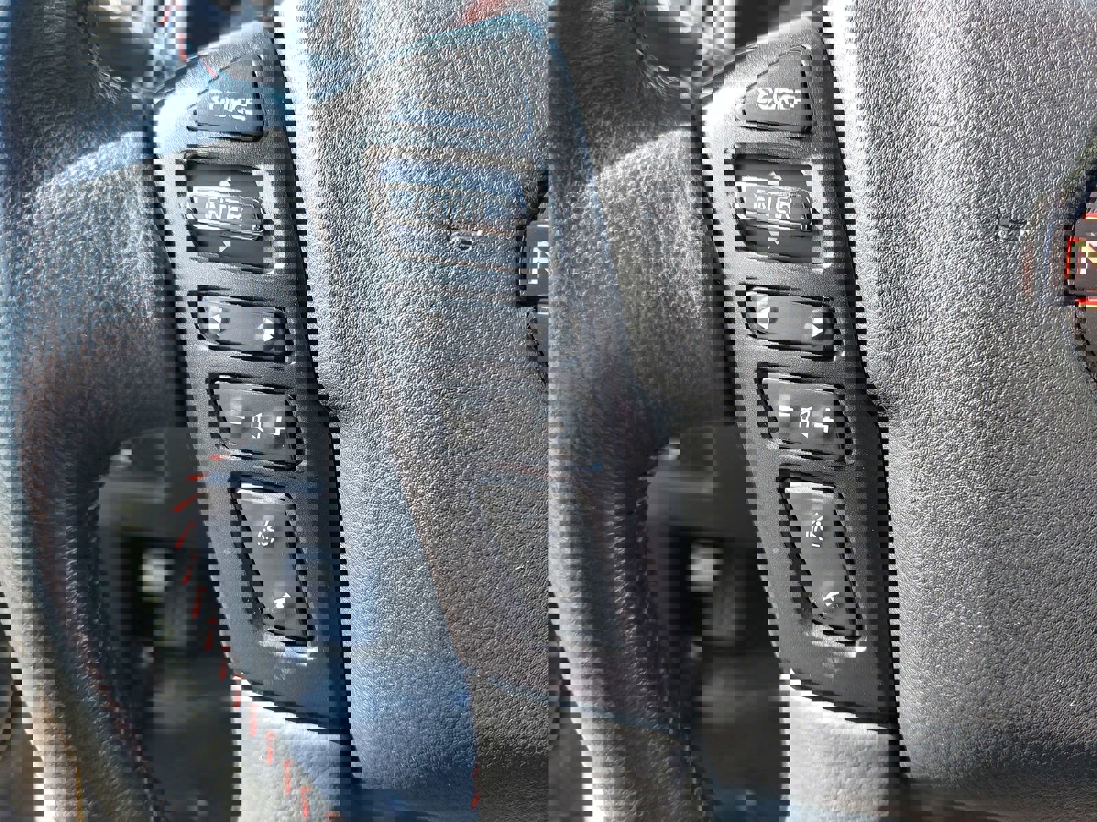 Used 2024 Nissan Titan PRO-4X image 17