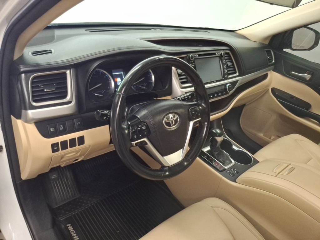 Used 2018 Toyota Highlander XLE w/ Protection Package #3 AWD/4WD image 18