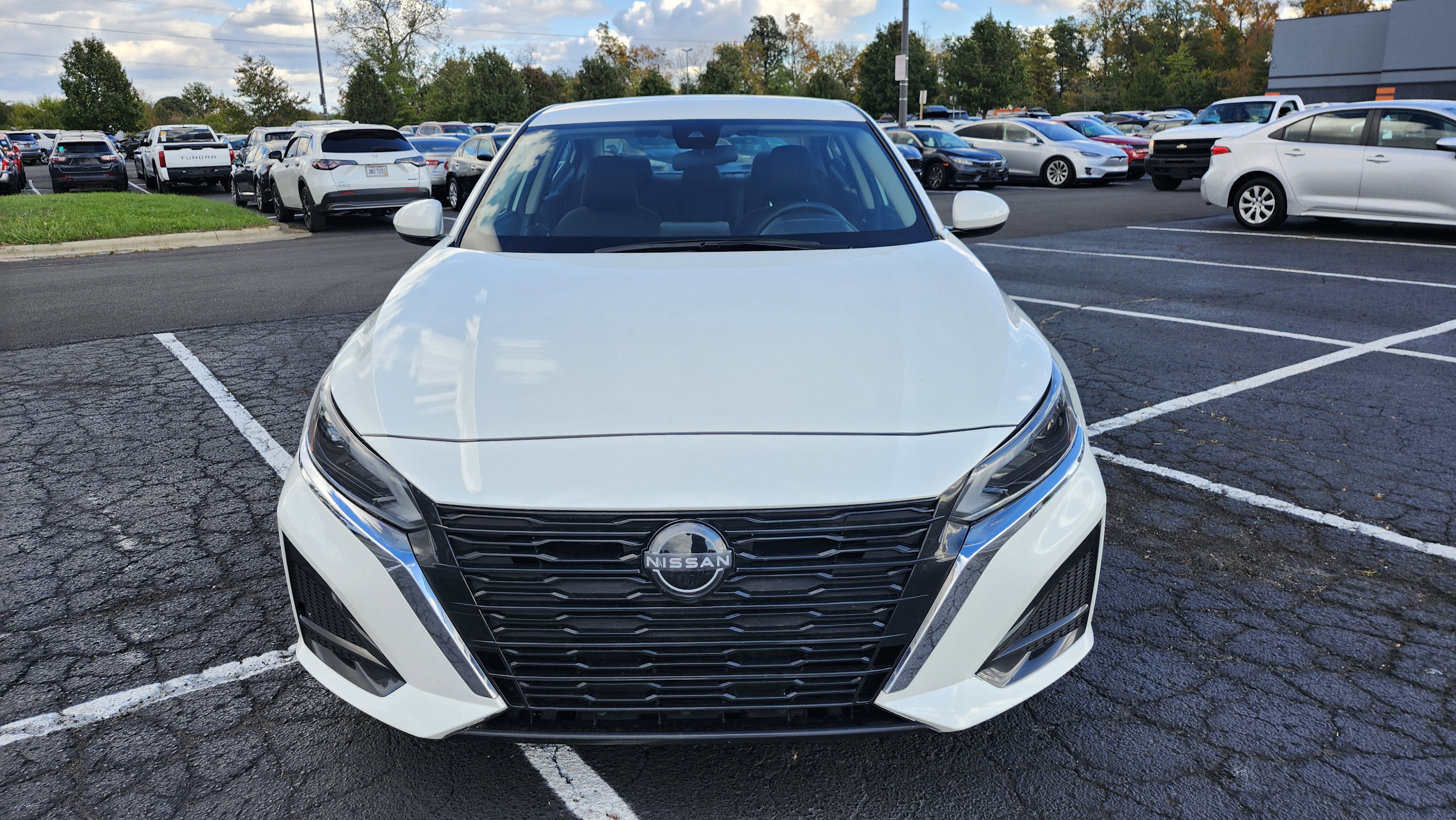 Used 2023 Nissan Altima 2.5 SV image 3