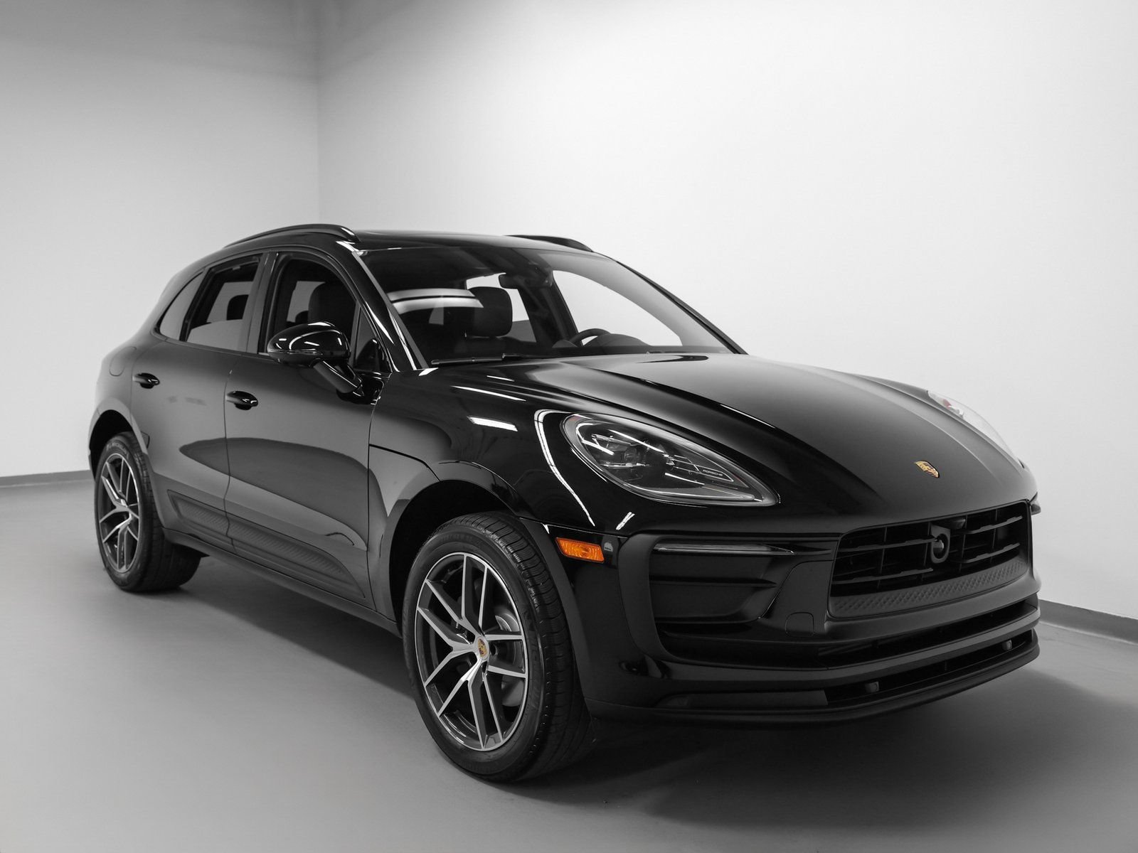 Certified 2026 Porsche Macan AWD/4WD image 10