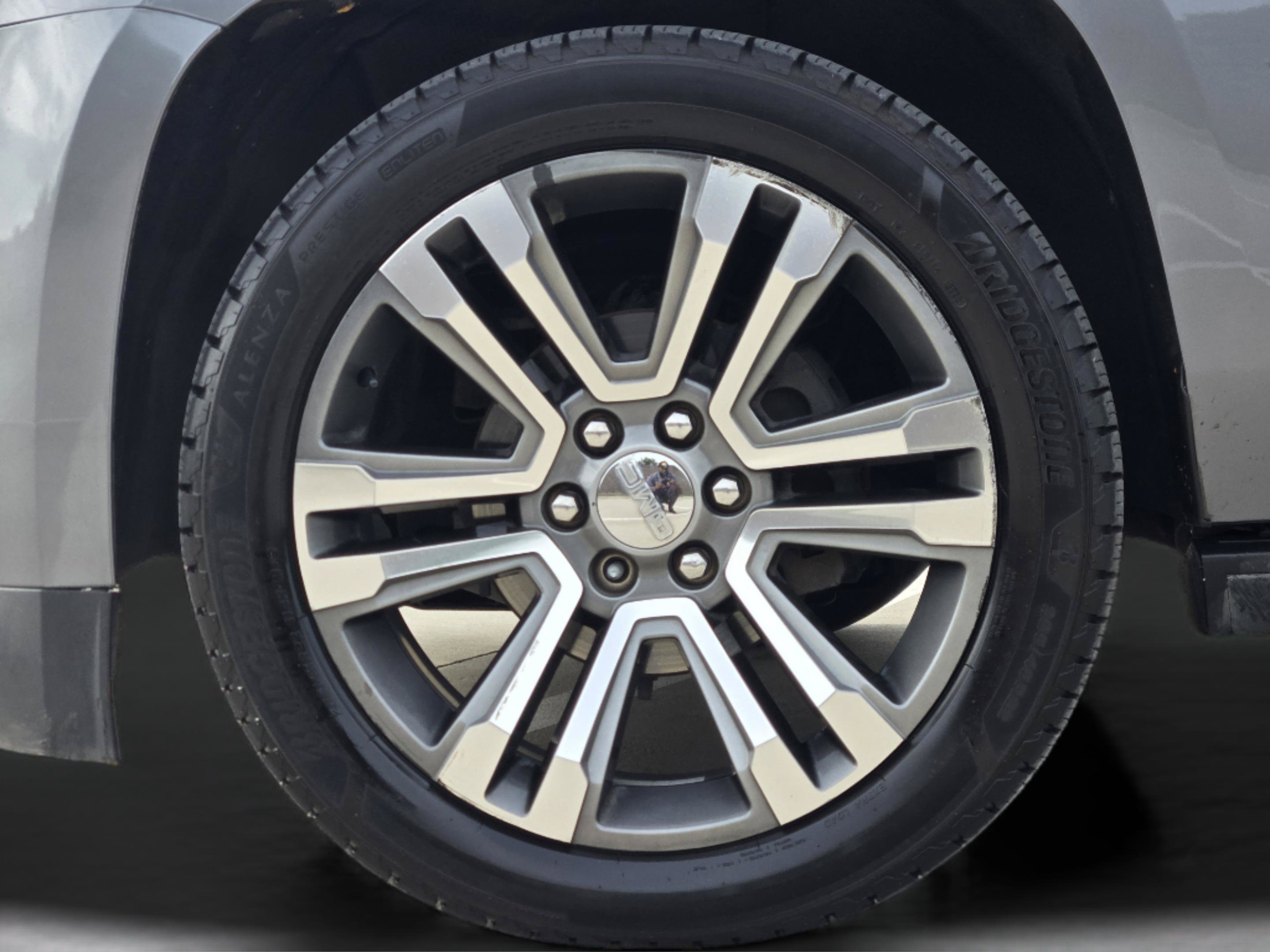 Used 2019 GMC Yukon Denali w/ Denali Ultimate Package AWD/4WD image 32