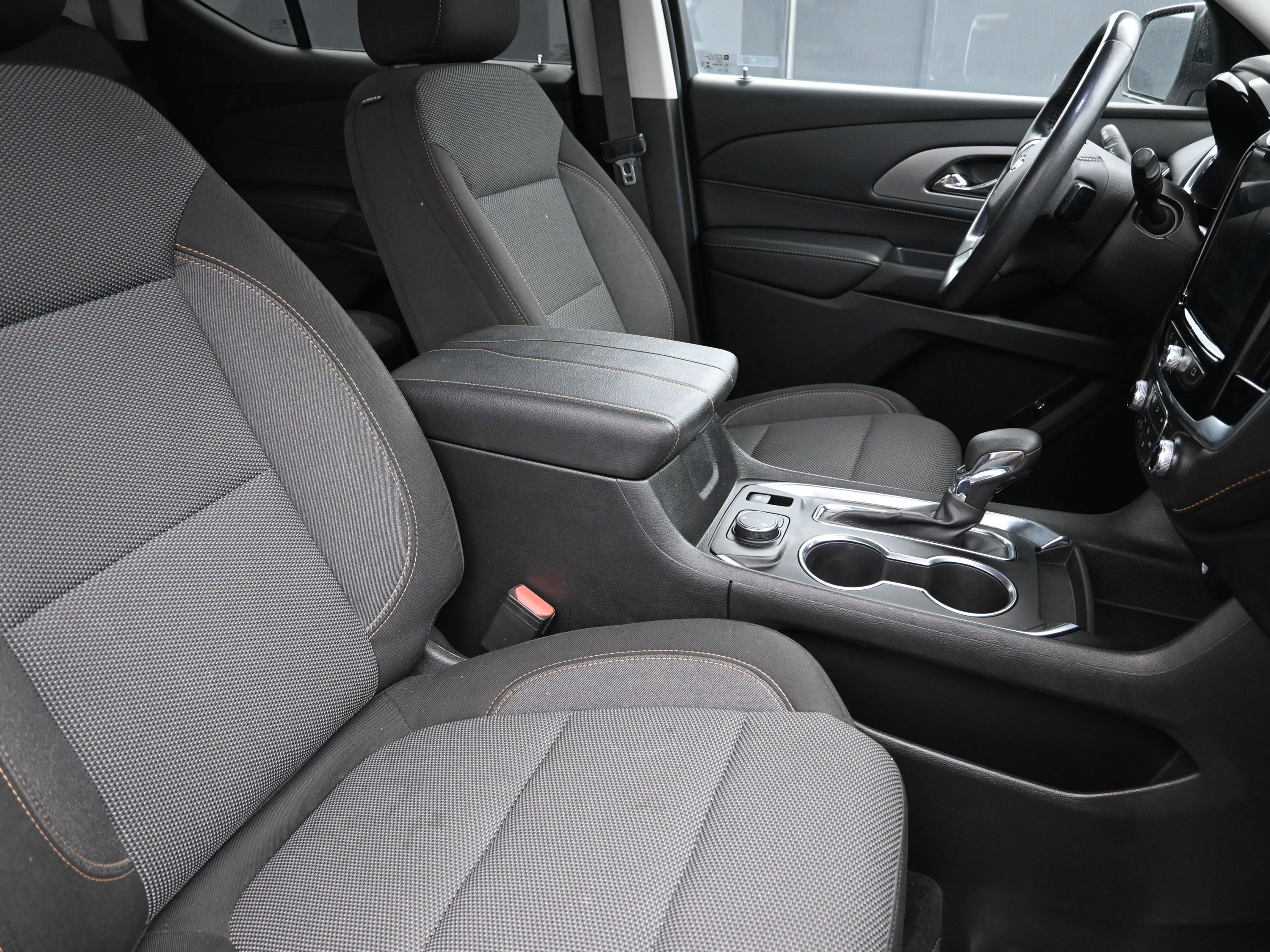 Used 2021 Chevrolet Traverse LT w/ LPO, Blackout Package image 29