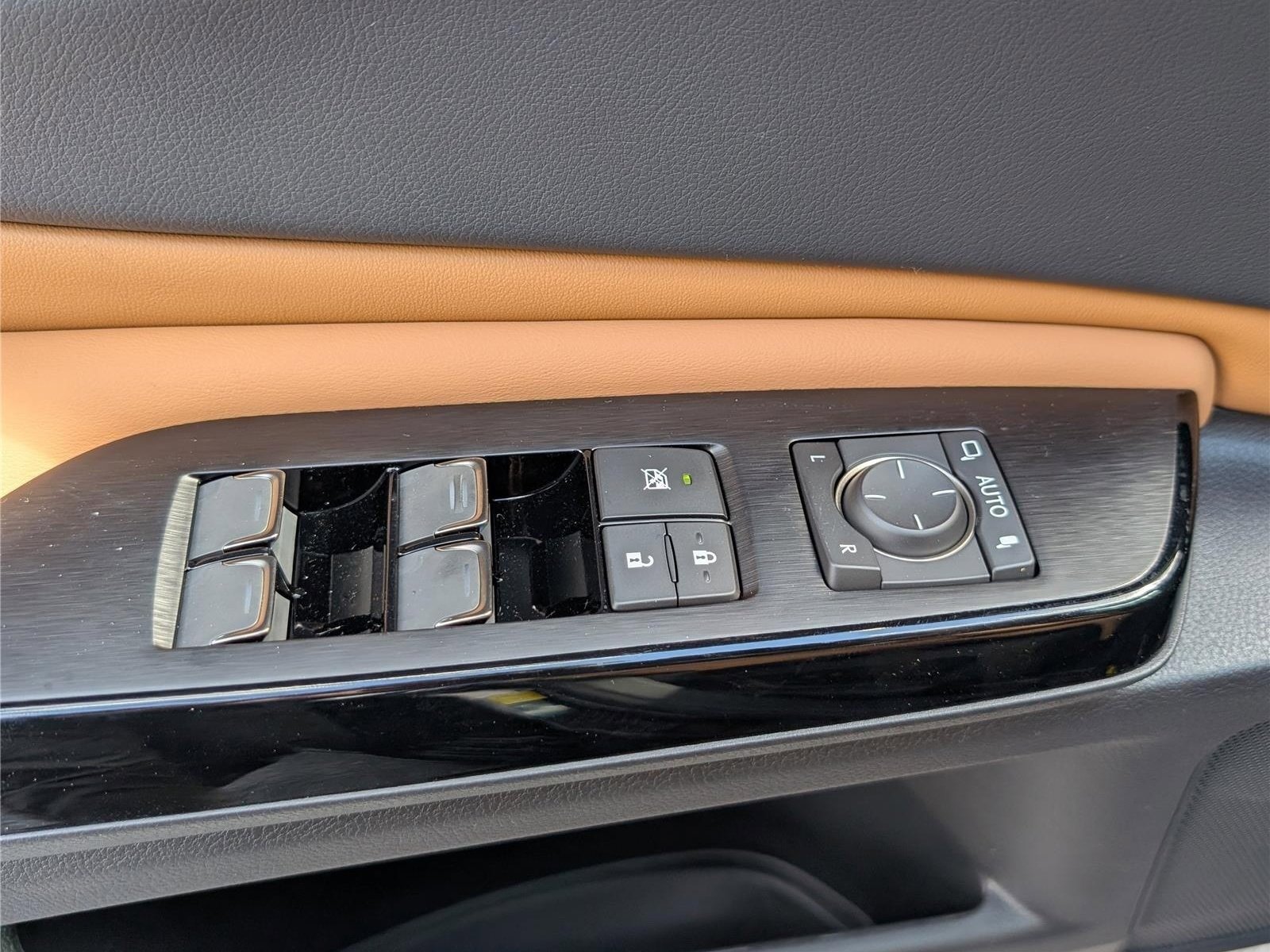 New 2025 Lexus ES 350 Ultra Luxury image 18