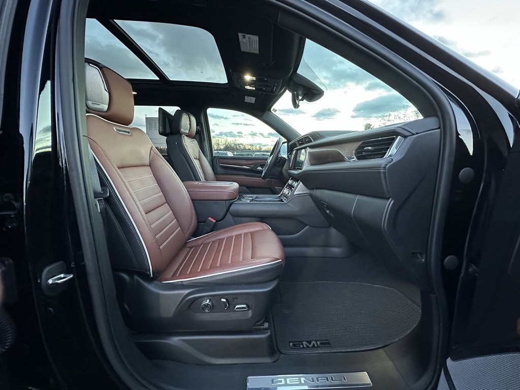 Used 2023 GMC Yukon Denali Ultimate image 16
