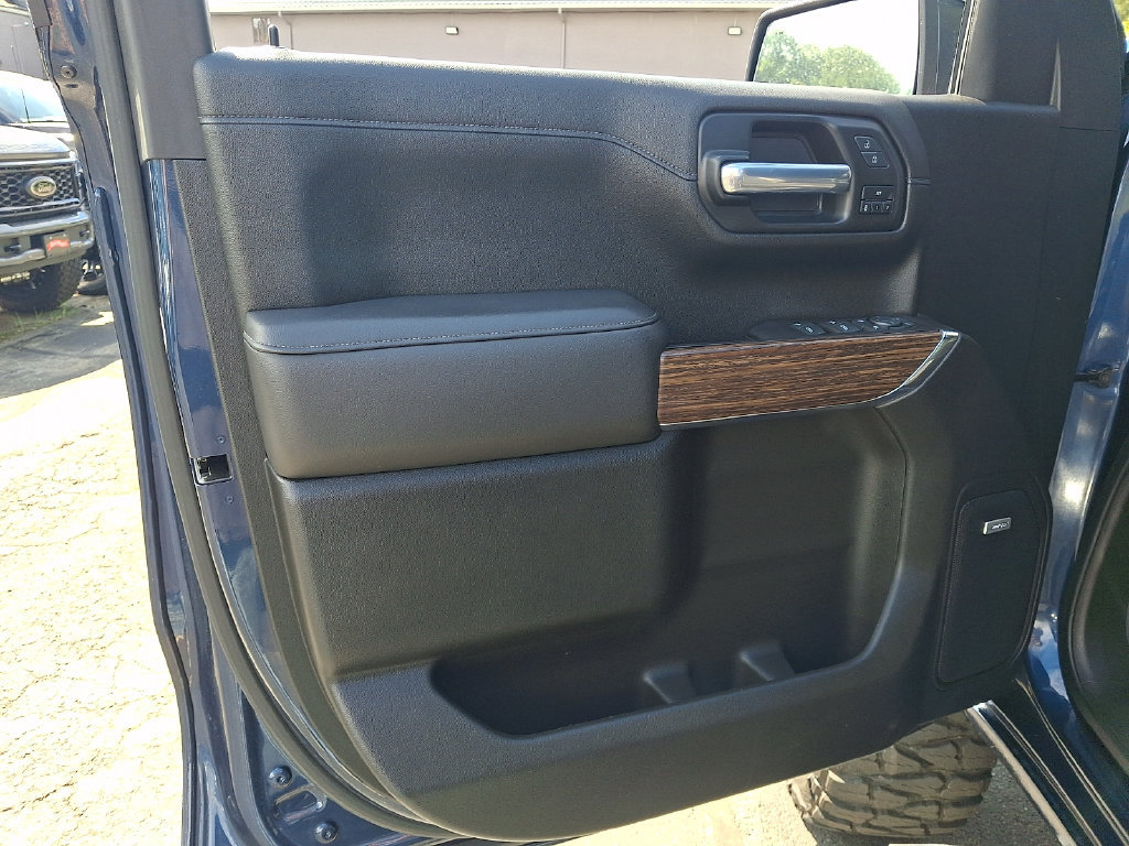 Used 2021 Chevrolet Silverado 1500 High Country w/ Technology Package AWD/4WD image 12
