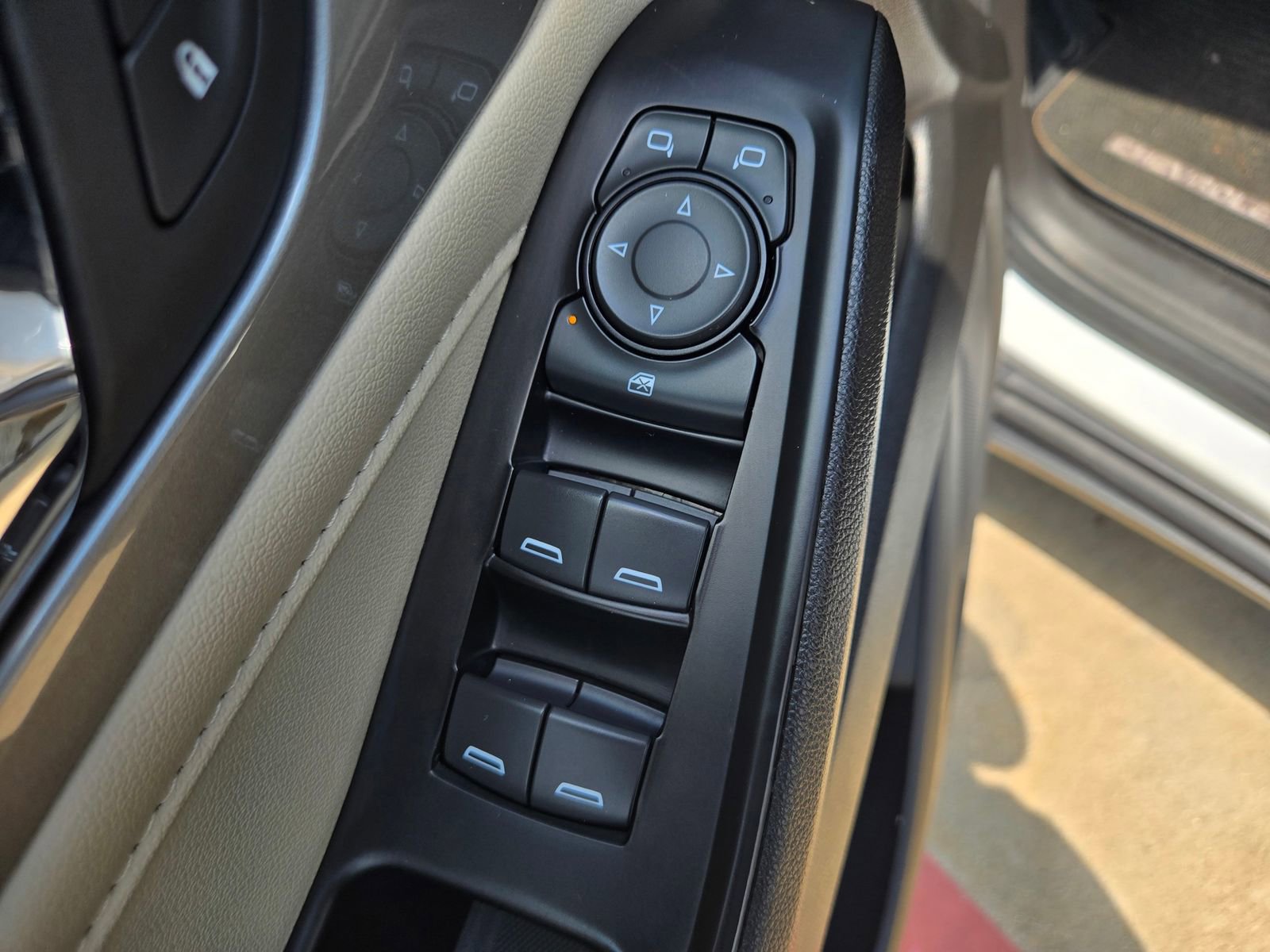 Used 2023 Chevrolet Traverse LS w/ Safety Package FWD image 31