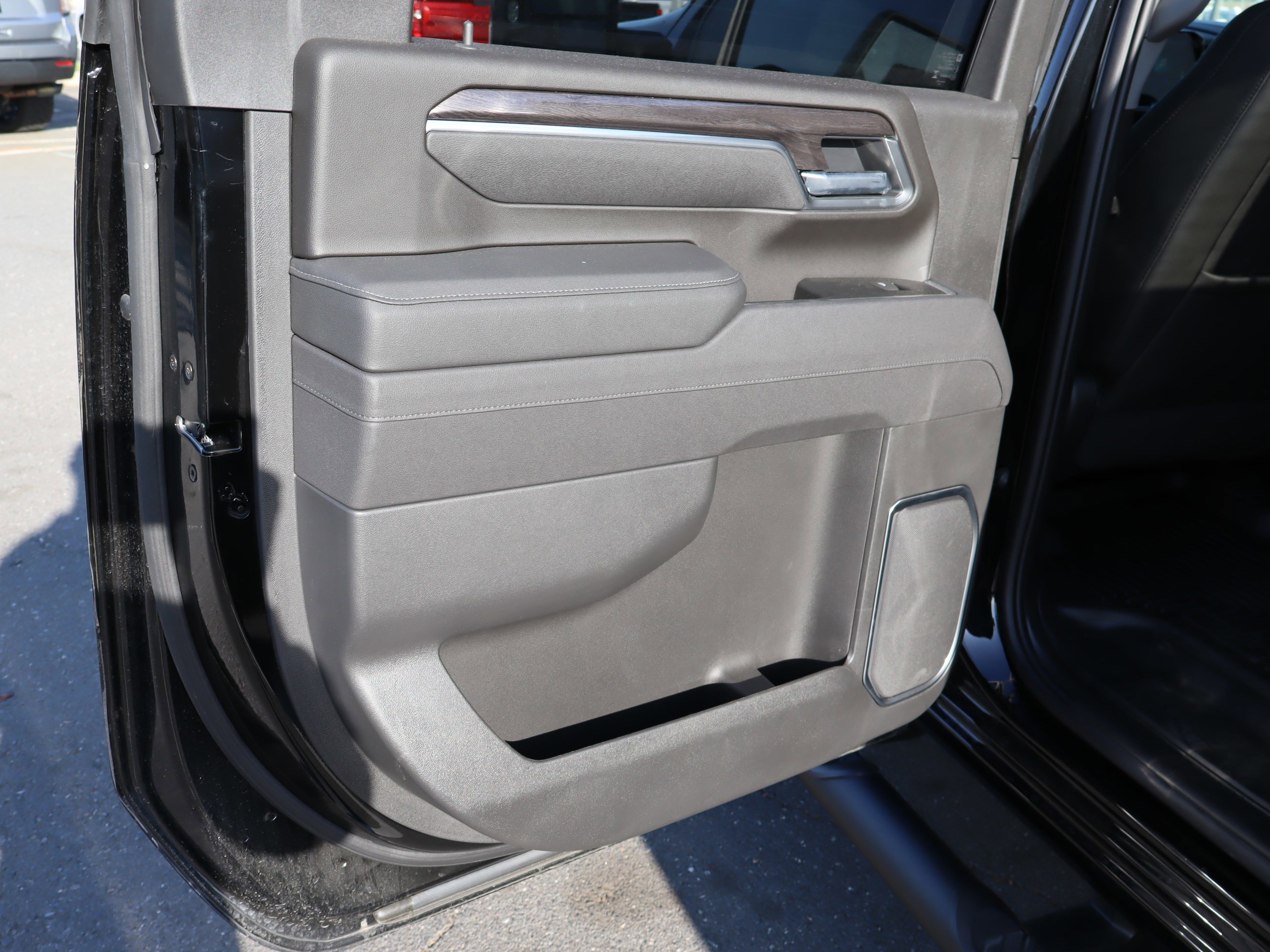 Used 2025 Chevrolet Silverado 2500 LTZ w/ LTZ Plus Package AWD/4WD image 32