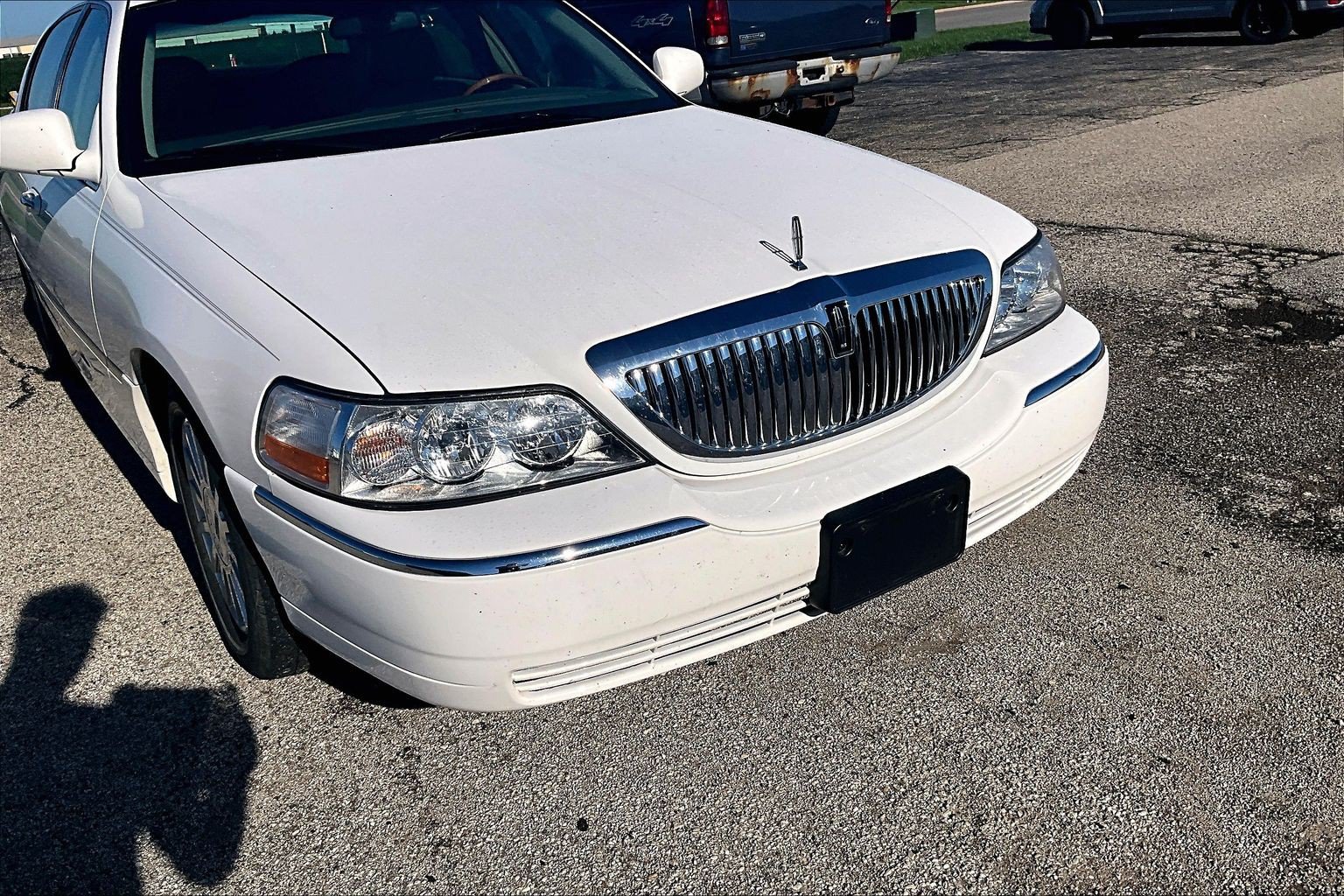 Used 2004 Lincoln Town Car Ultimate RWD image 4