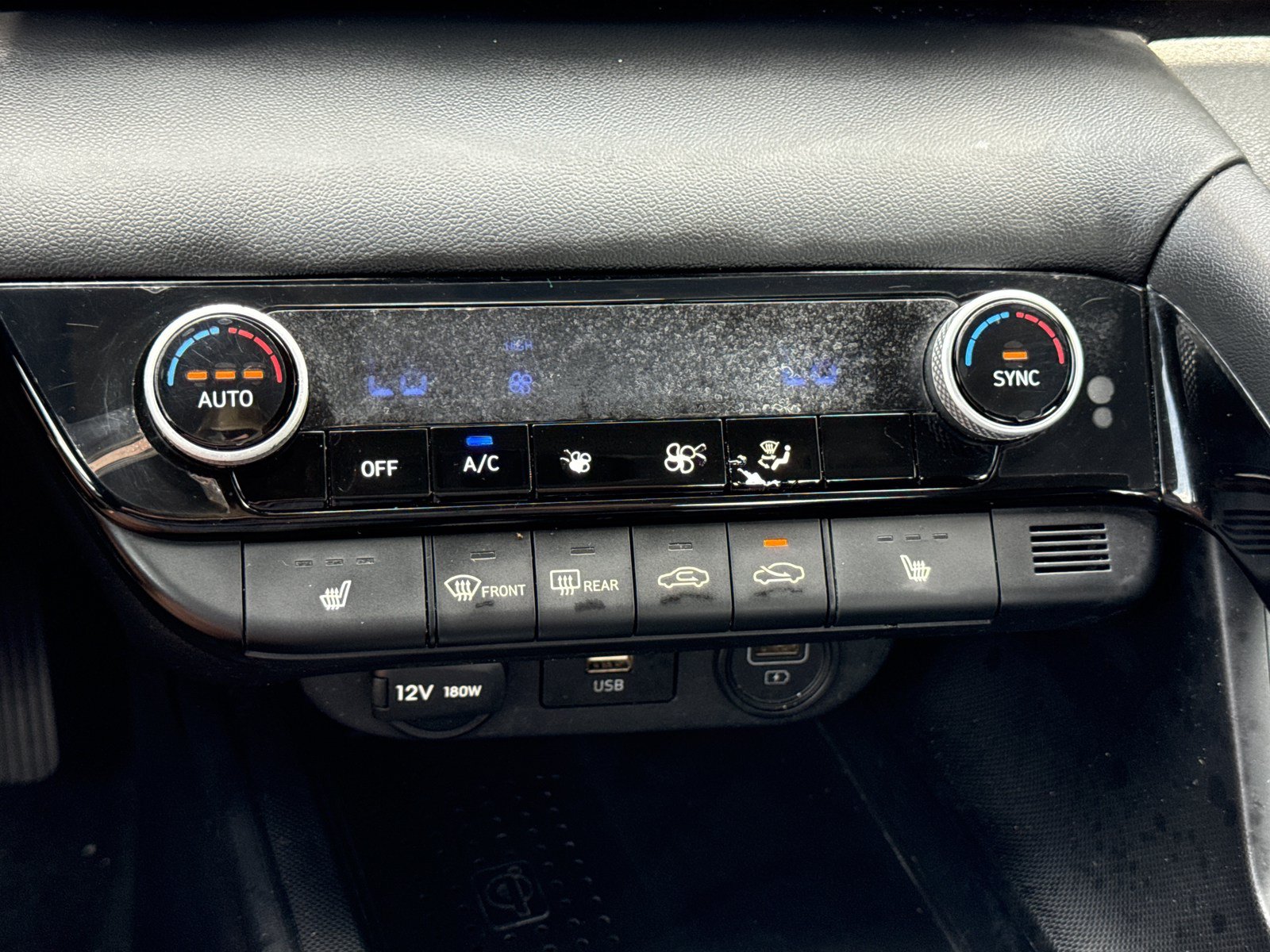 Used 2022 Hyundai Elantra SEL w/ Convenience Package FWD image 23