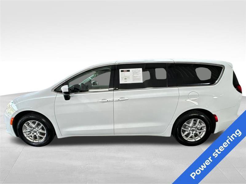 Used 2023 Chrysler Voyager LX FWD image 8