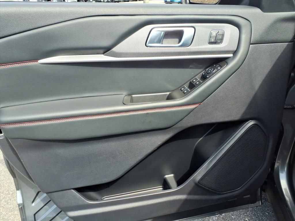 Used 2025 Ford Explorer ST-Line w/ Premium Package image 15