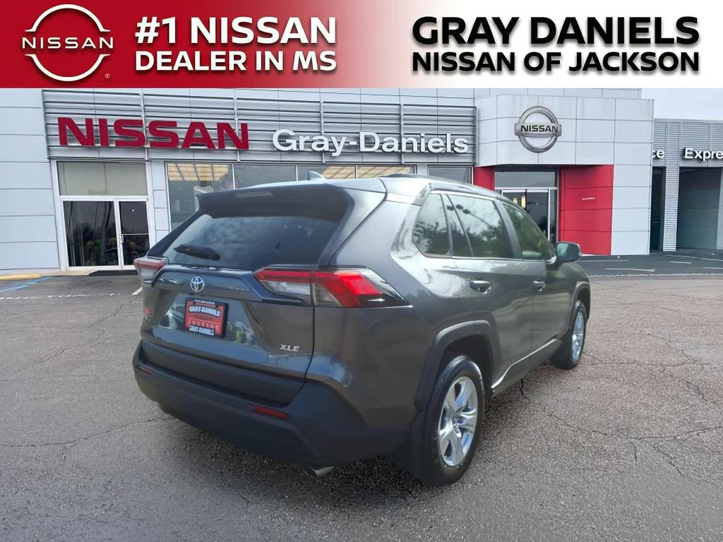 Used 2019 Toyota RAV4 XLE FWD image 7