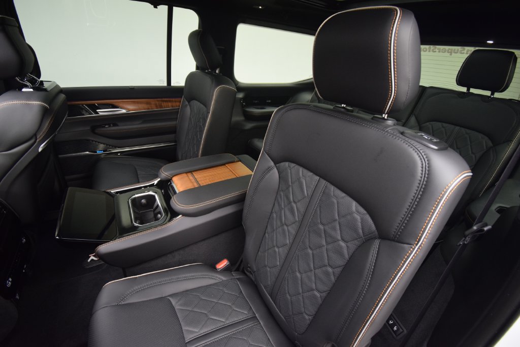 New 2026 Jeep Grand Wagoneer Summit AWD/4WD image 40