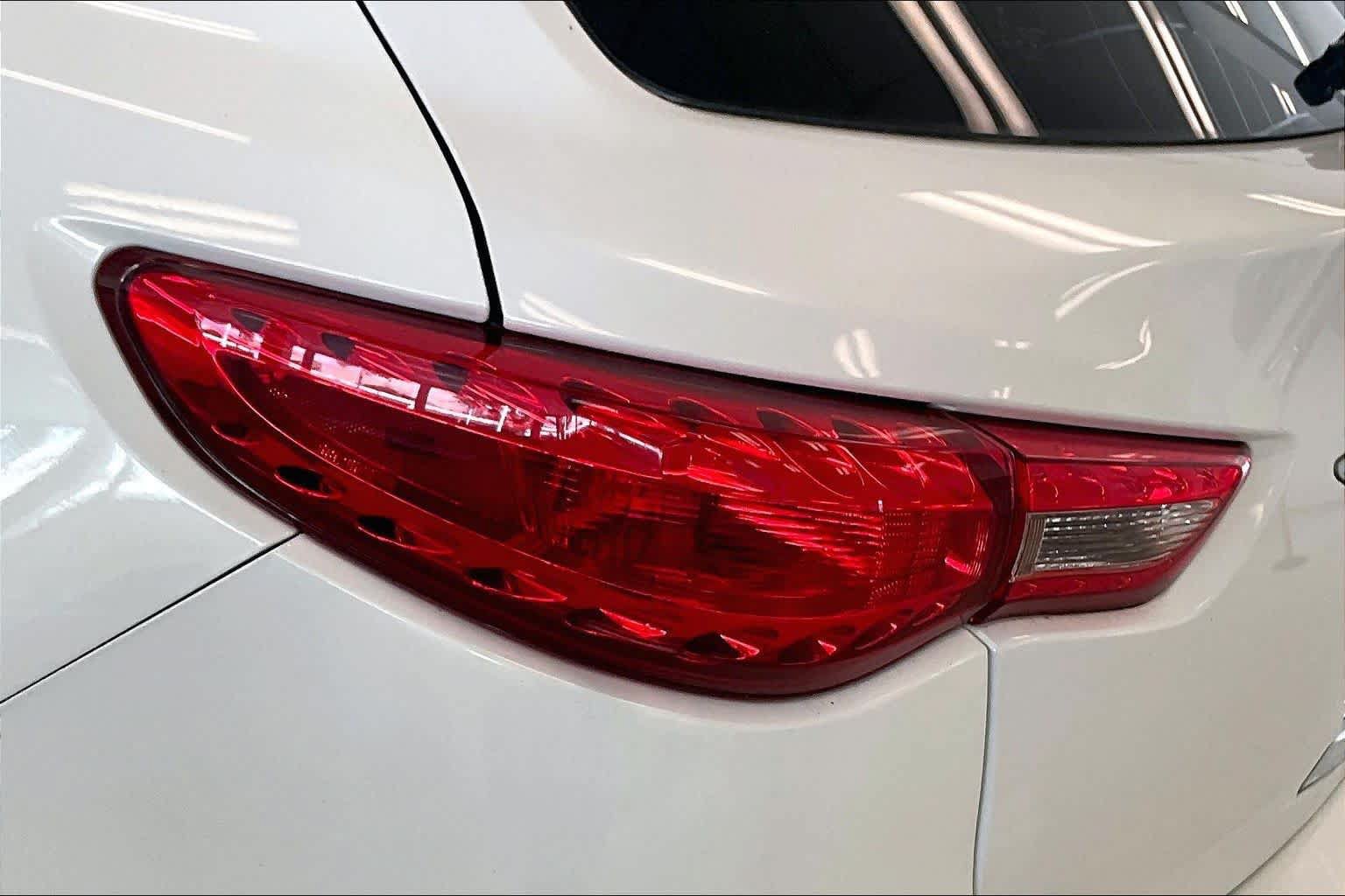Used 2014 INFINITI QX70 AWD w/ Premium Package image 26