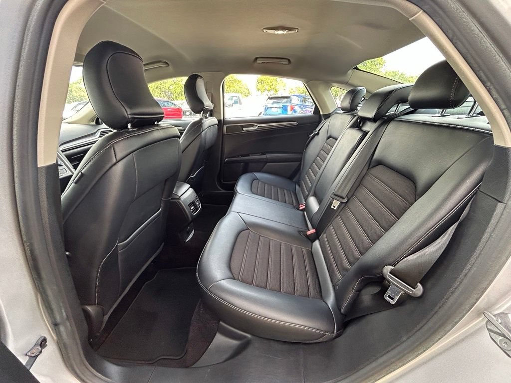 Used 2017 Ford Fusion SE w/ Equipment Group 201A FWD image 32