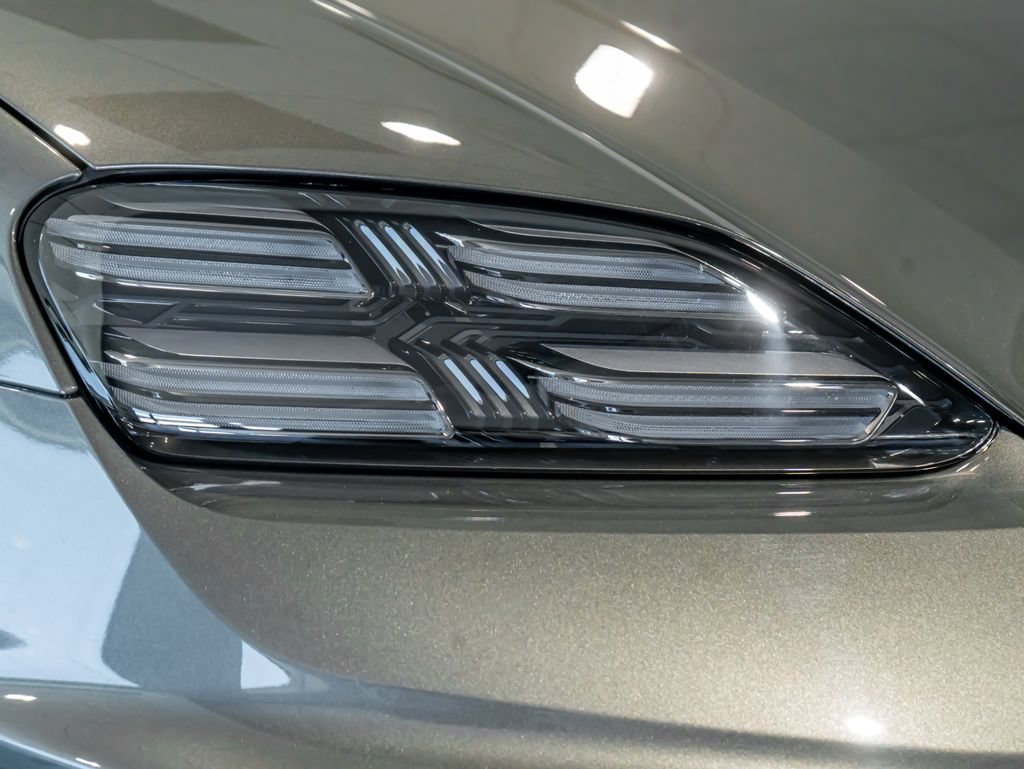 New 2026 Porsche Macan Turbo Electric AWD/4WD image 28