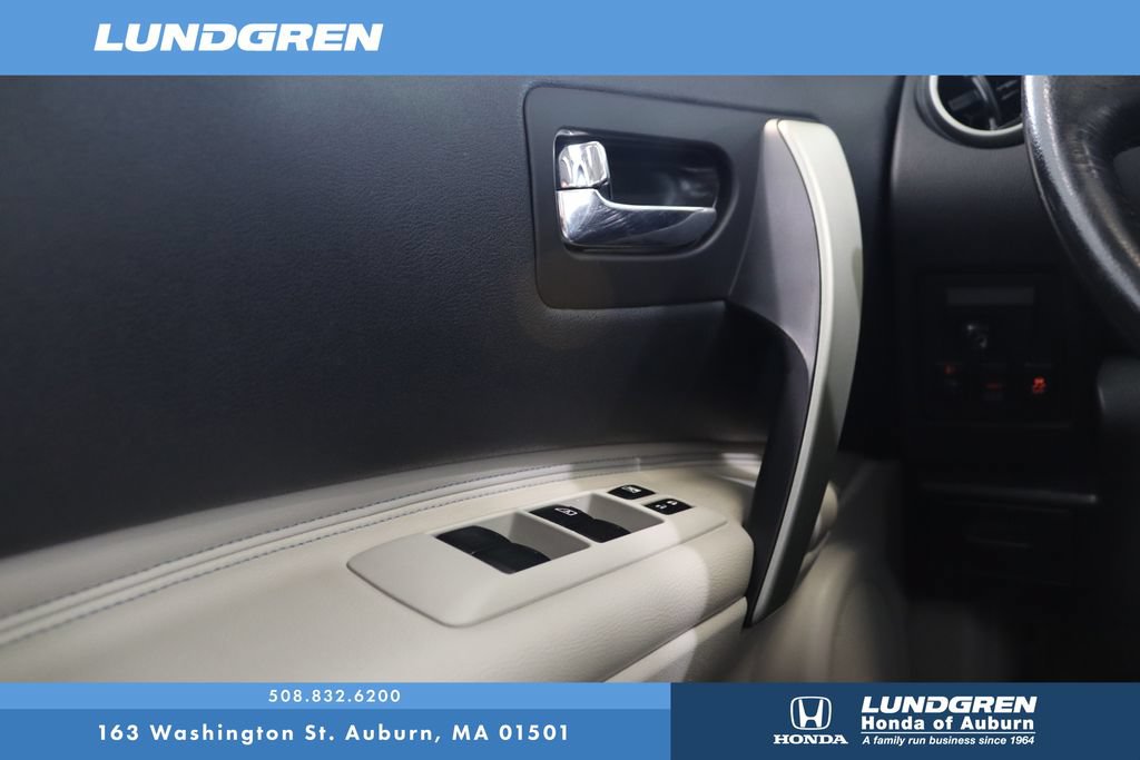 Used 2012 Nissan Rogue SL AWD/4WD image 28