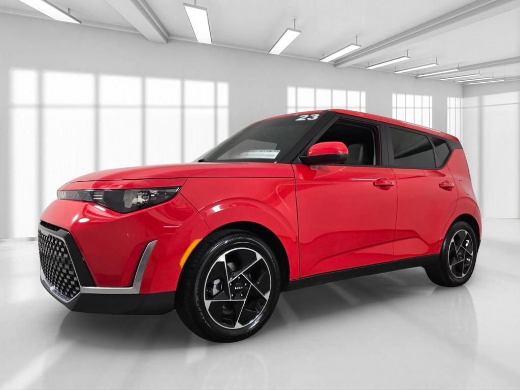 Used 2023 Kia Soul EX FWD image 2