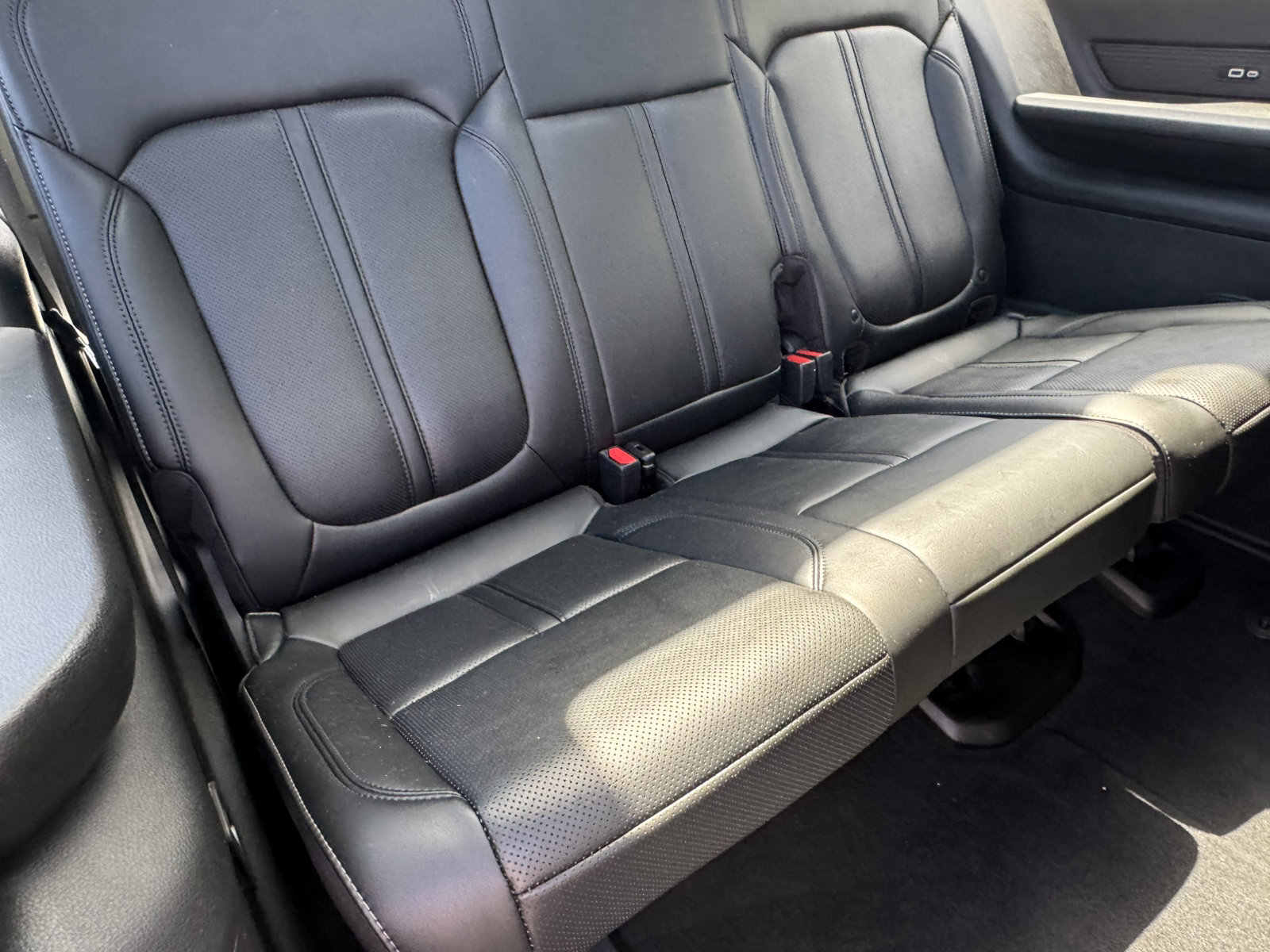 Used 2025 Jeep Wagoneer Series III w/ Premium Group I AWD/4WD image 19