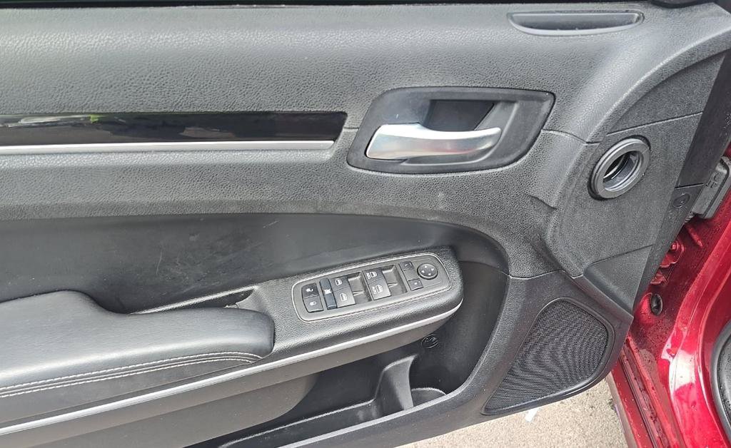 Used 2022 Chrysler 300 S RWD image 8