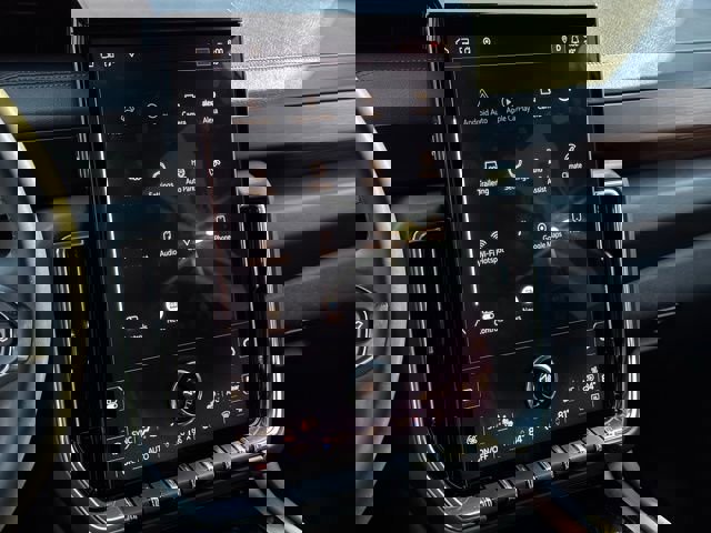 Used 2025 GMC Yukon XL Denali image 31