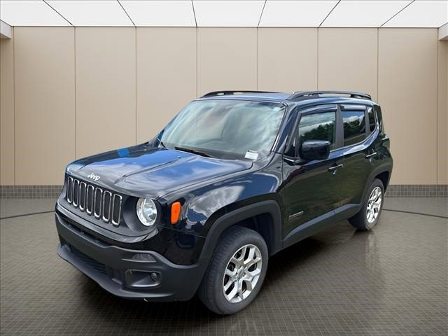 Used 2018 Jeep Renegade Latitude w/ Popular Equipment Group AWD/4WD image 2