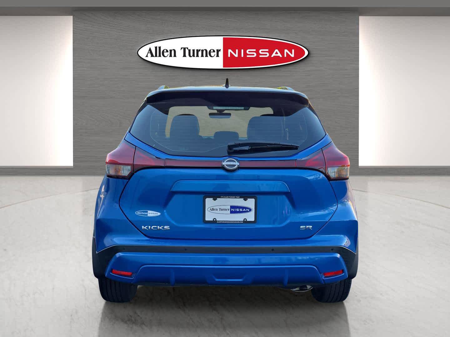 Used 2022 Nissan Kicks SR w/ Premium Package image 7