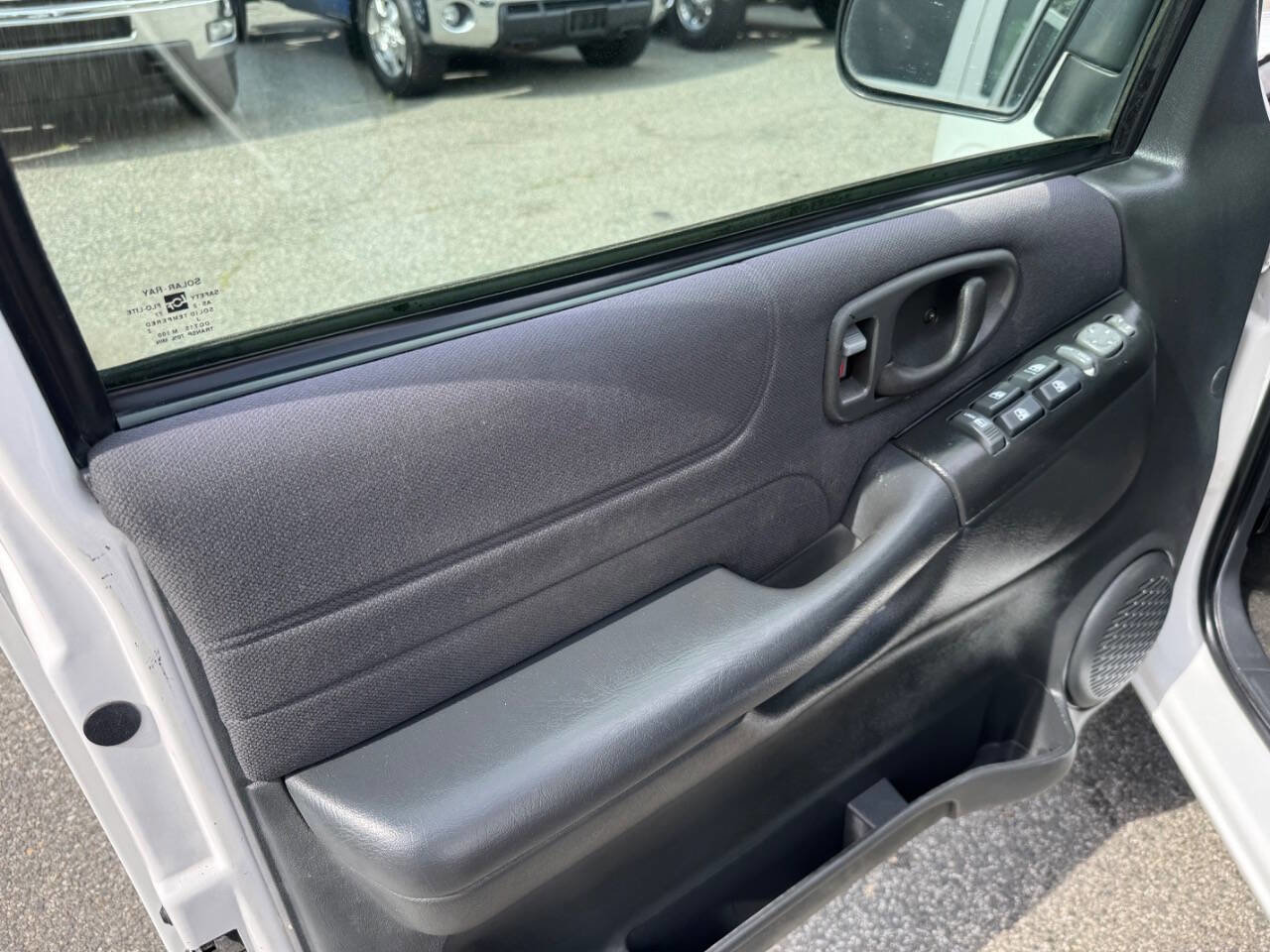 Used 2004 Chevrolet S10 Pickup LS AWD/4WD image 19
