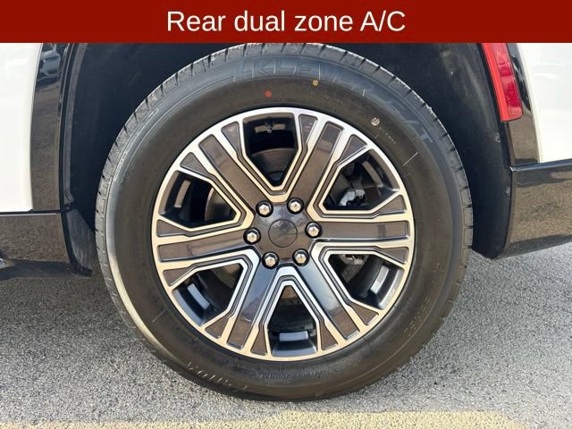 Used 2024 Jeep Wagoneer 2WD w/ Premium Group I image 9