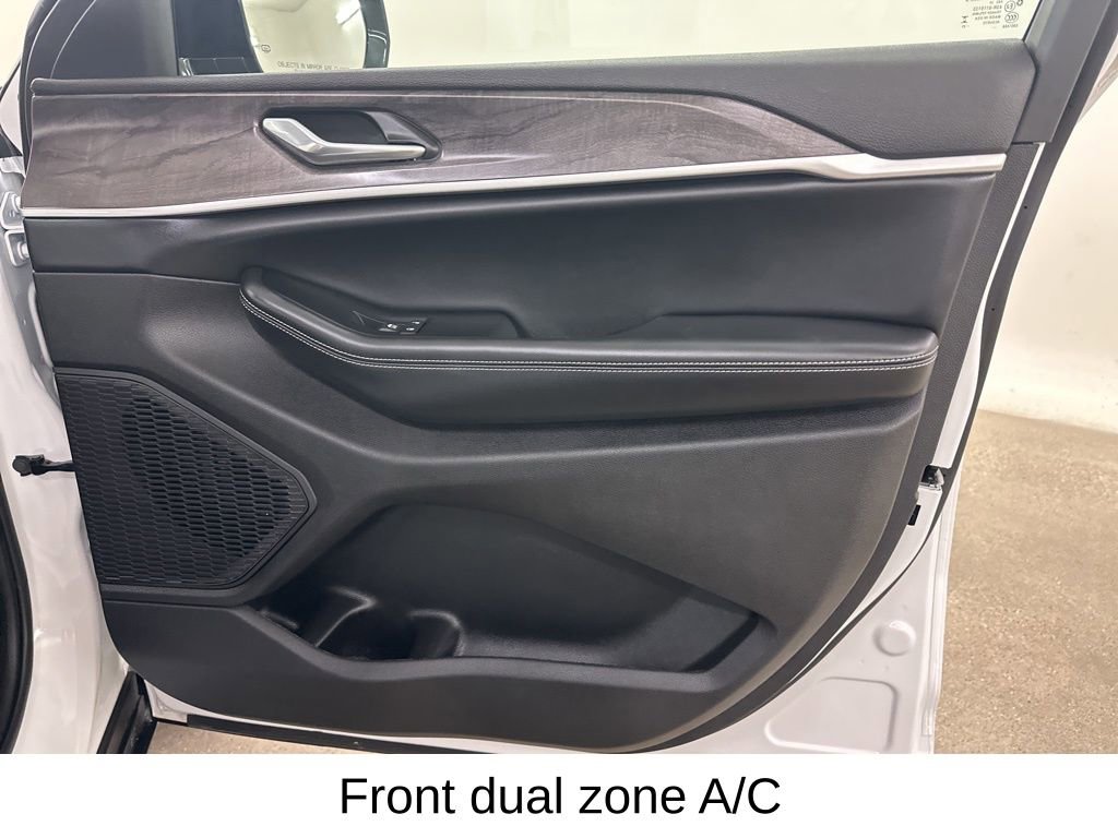 Used 2025 Jeep Grand Cherokee Limited image 20