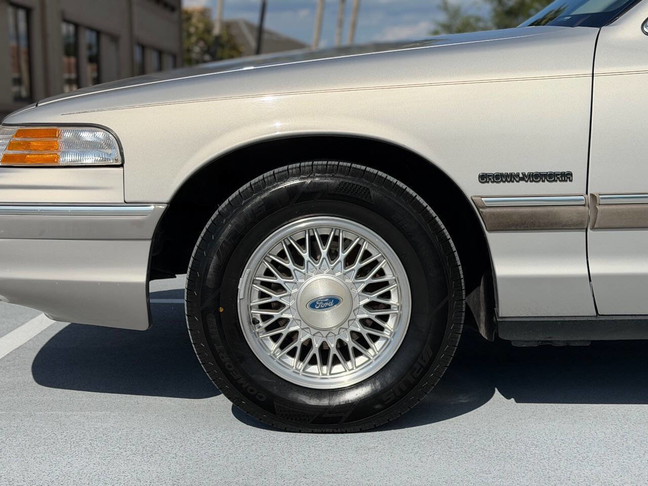 Used 1992 Ford Crown Victoria LX RWD image 4