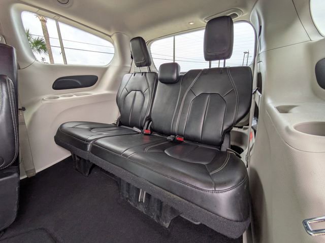 Certified 2023 Chrysler Pacifica Touring-L image 15
