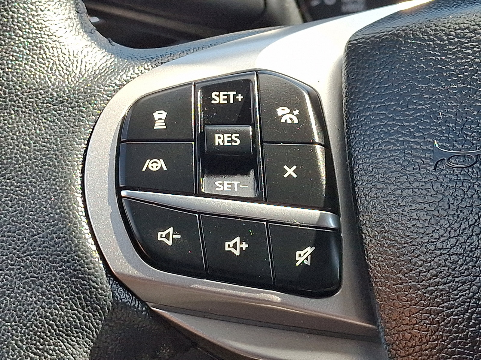 Used 2024 Ford Explorer XLT w/ Equipment Group 202A AWD/4WD image 22