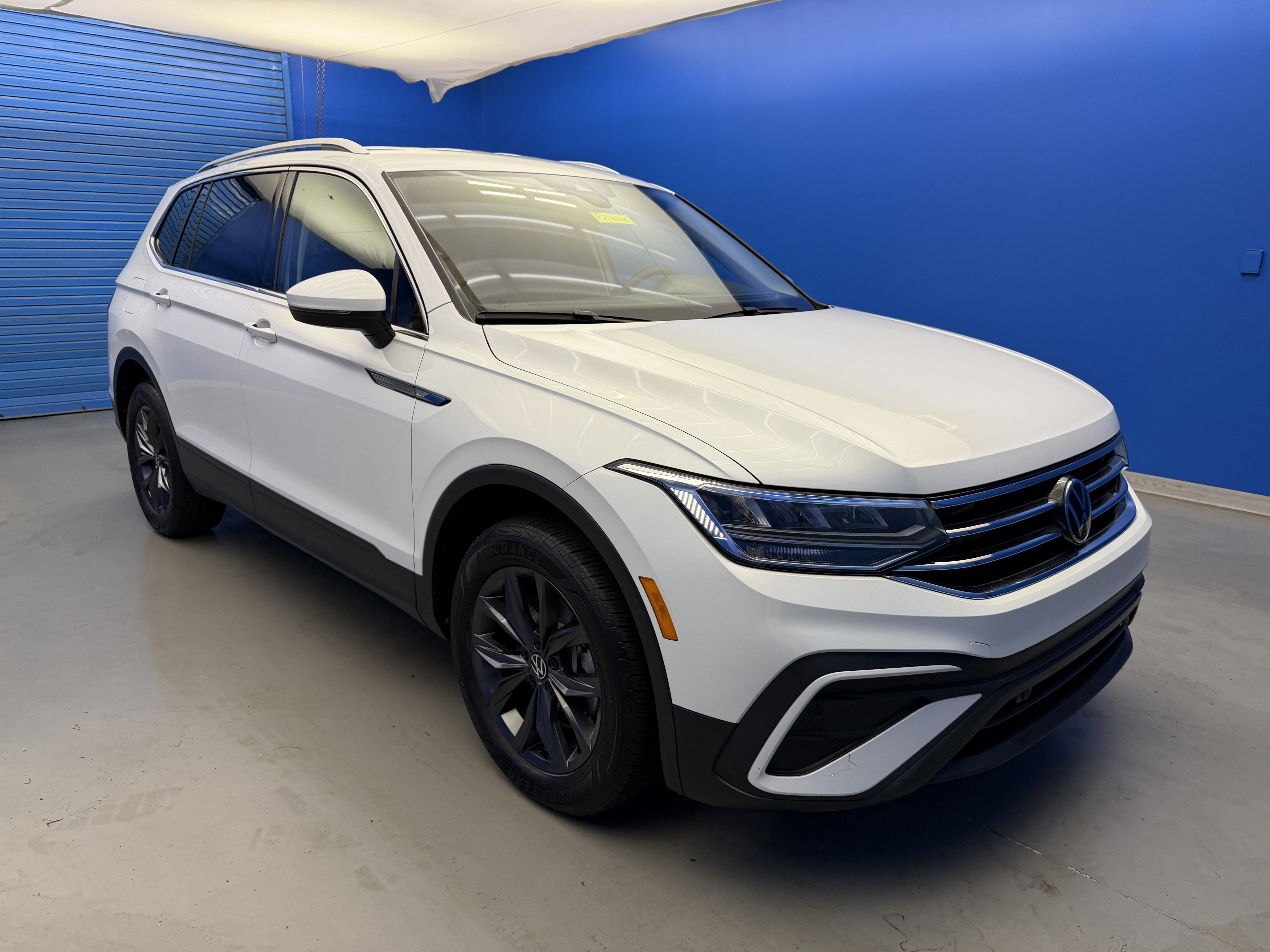 Certified 2023 Volkswagen Tiguan SE FWD image 2