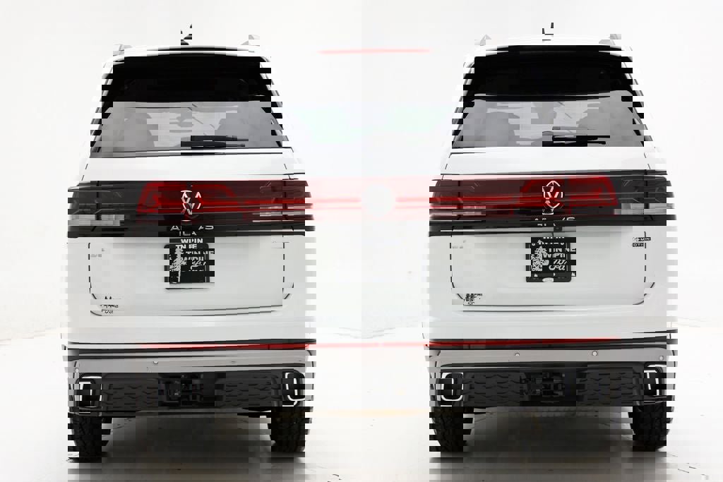 Used 2025 Volkswagen Atlas Peak Edition SE image 8