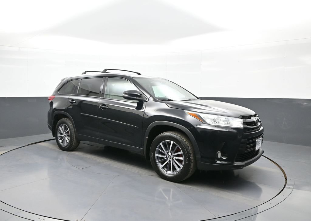 Certified 2019 Toyota Highlander XLE AWD/4WD image 4