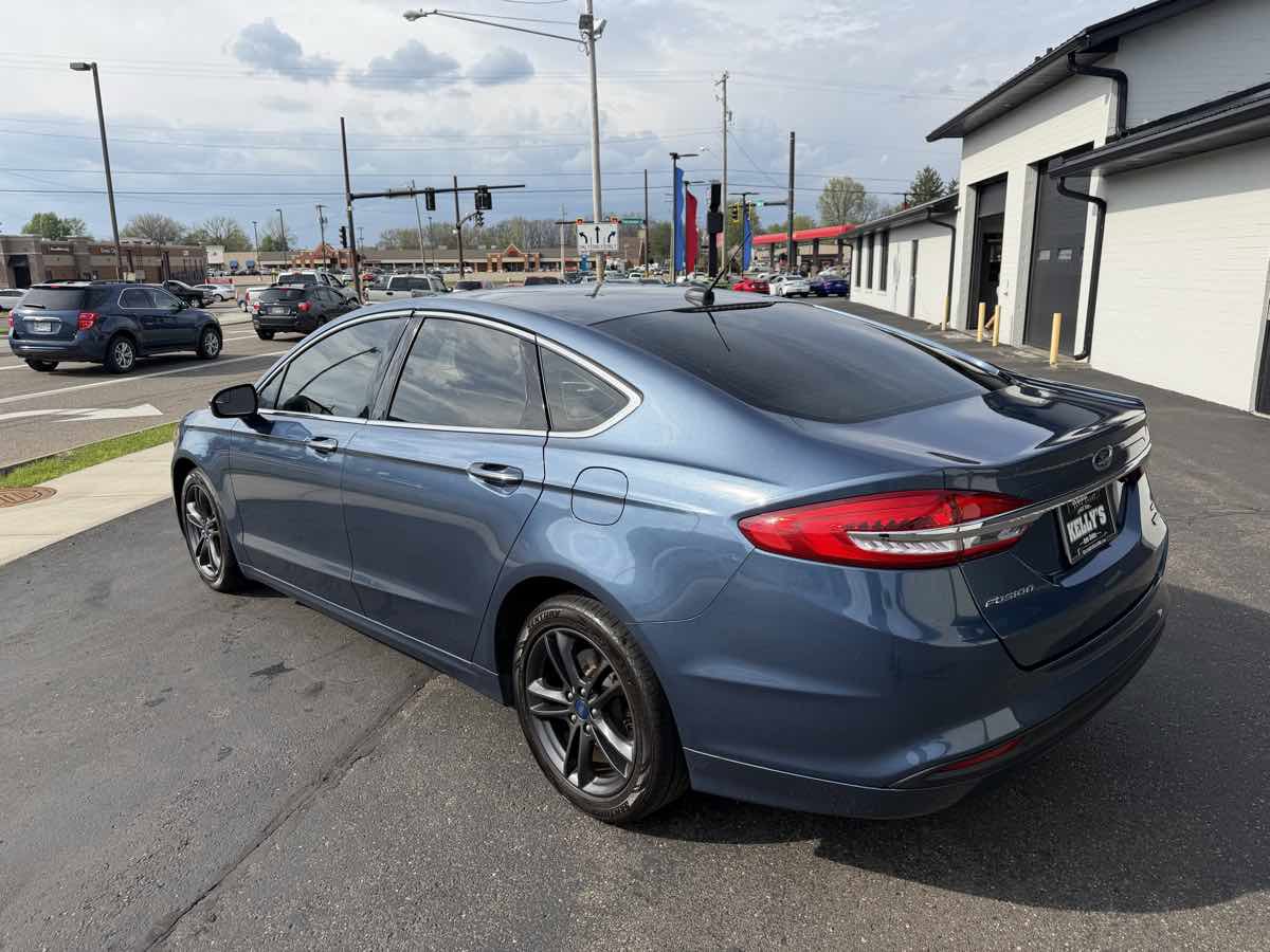 Used 2018 Ford Fusion SE FWD image 3