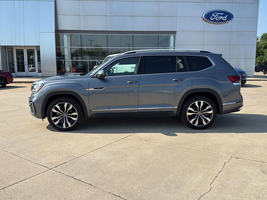 Used 2022 Volkswagen Atlas SEL Premium image 2