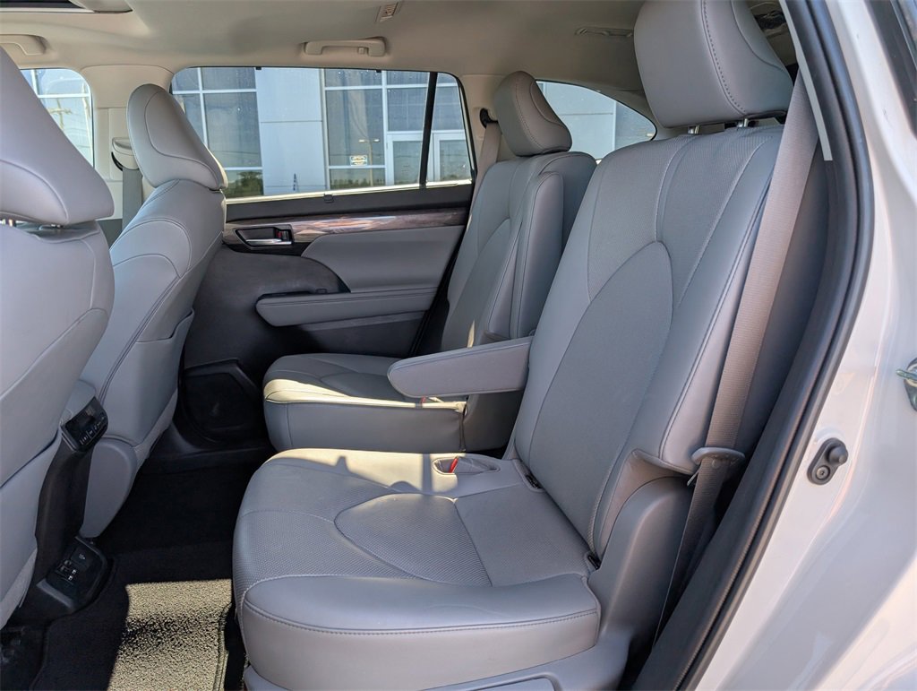Used 2020 Toyota Highlander Limited image 29