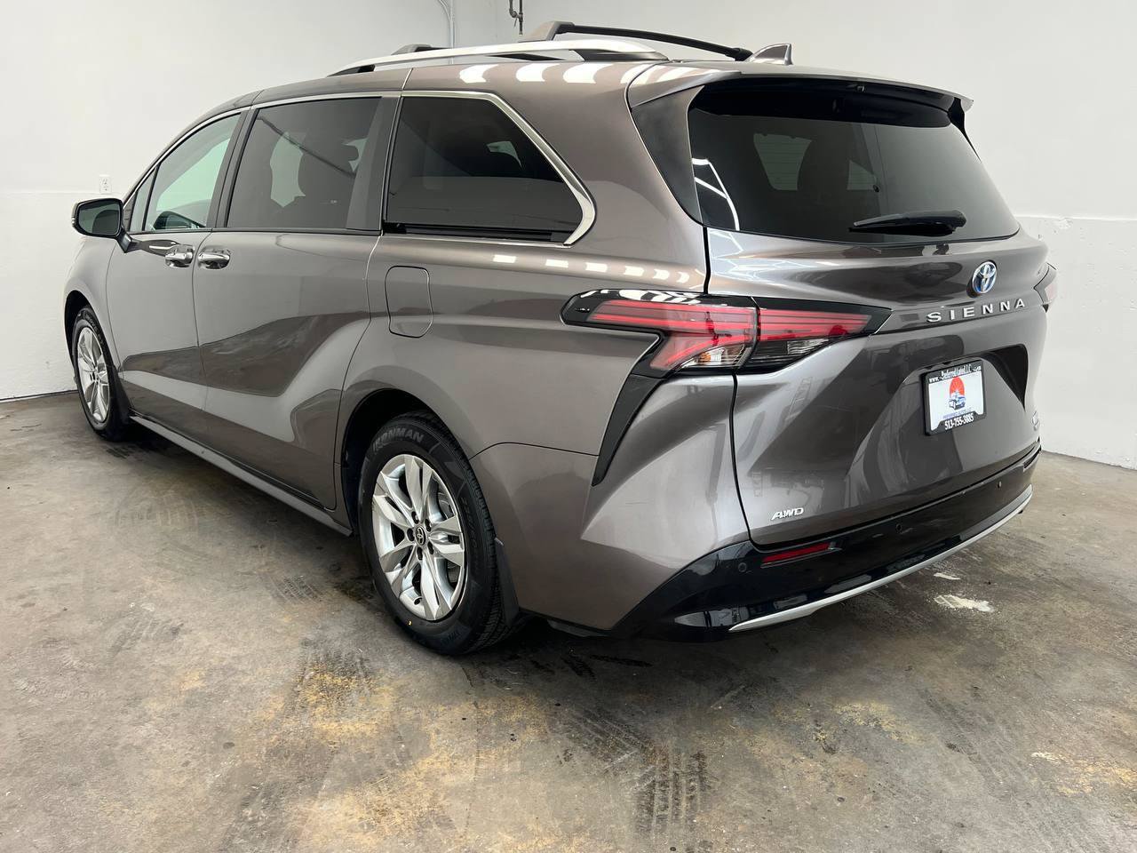 Used 2022 Toyota Sienna Limited AWD/4WD image 6
