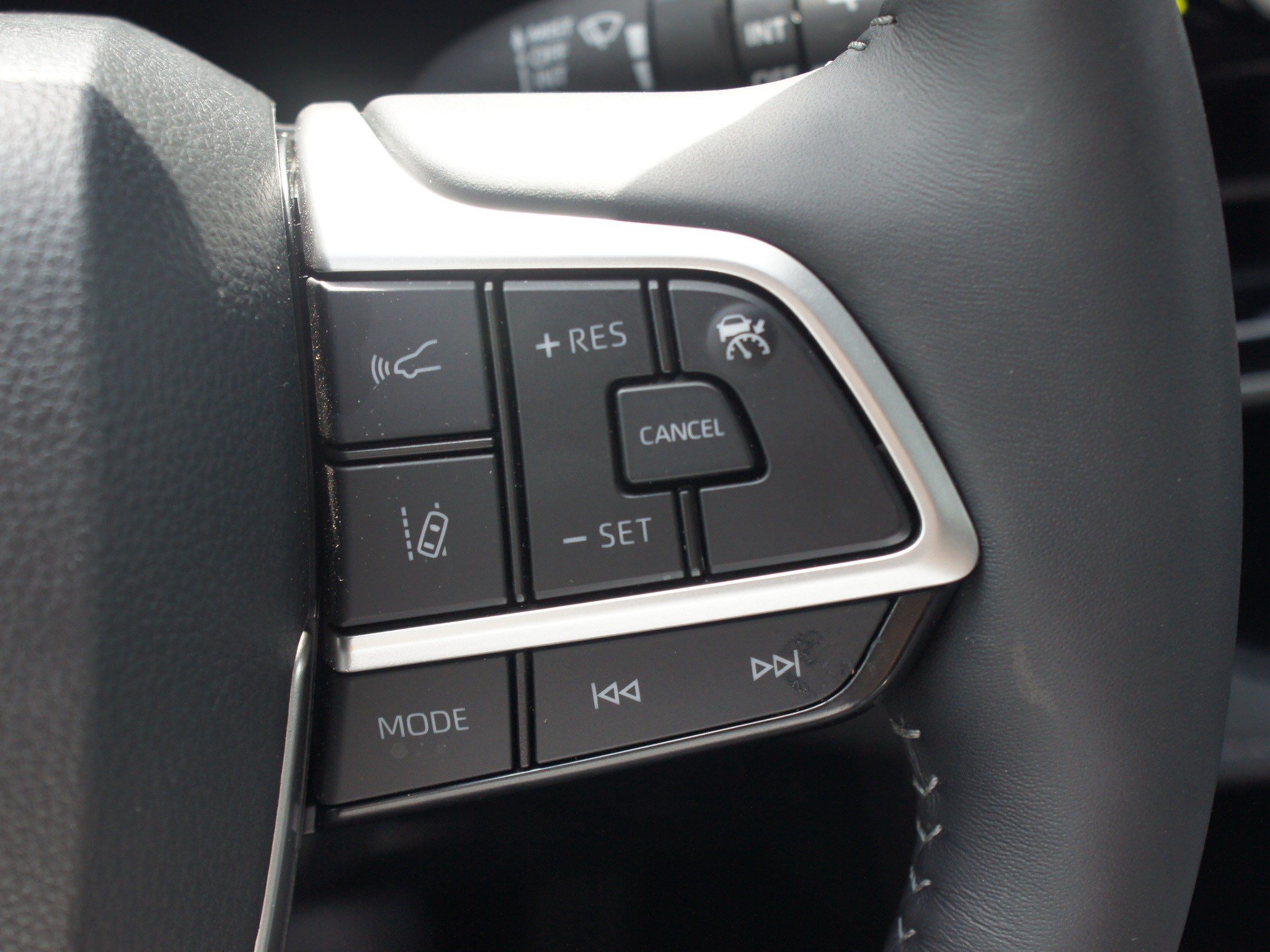 Used 2025 Toyota Highlander Limited AWD/4WD image 11