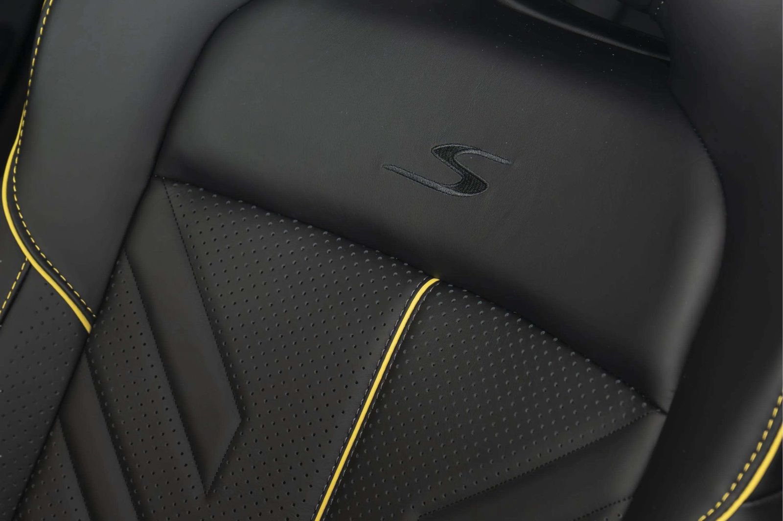 New 2026 Aston Martin DBX 707 AWD/4WD image 16